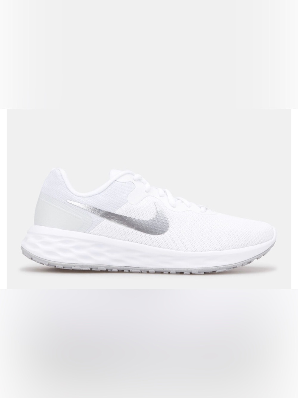 Women’s Nike Revolution 6 white/metallic silver Running Sneaker Size 7.5 NWT